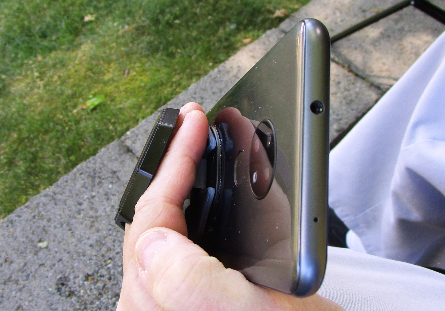 Octo-Grip works with smartphones &amp; tablets
